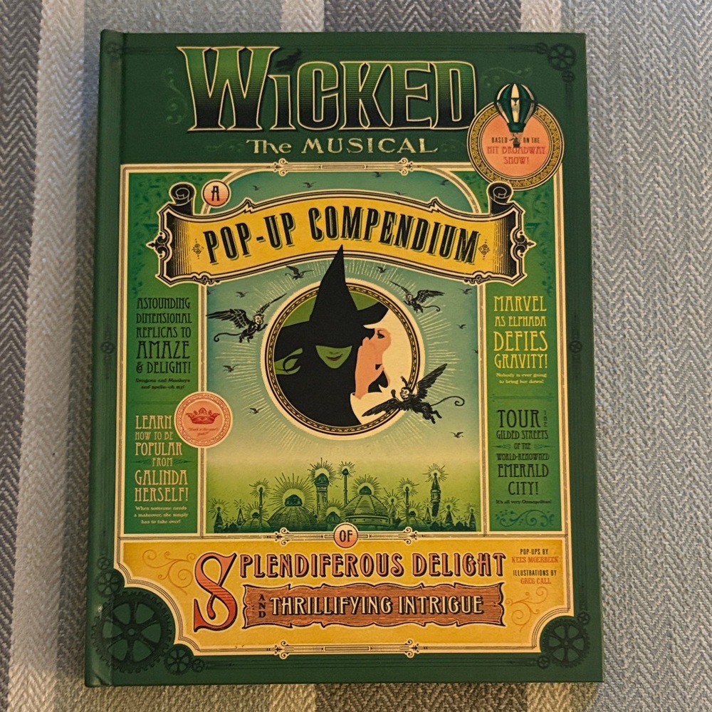 Wicked The Musical Pop-Up Compendium - Emerald and Gold Edition